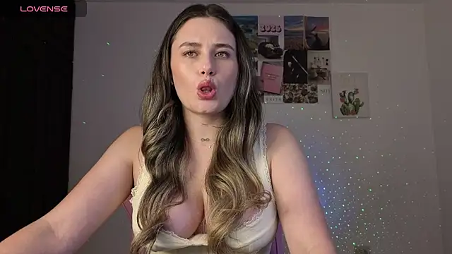 Snapshot of Veronika__Winslow_ chatting on 05.14.26 Veronika Winslow online show from 05.14.26