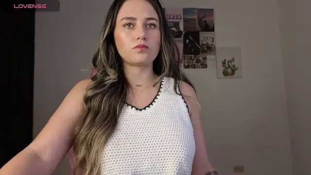 Snapshot of Veronika__Winslow_ chatting on 05.15.26 Veronika Winslow online show from 05.15.26