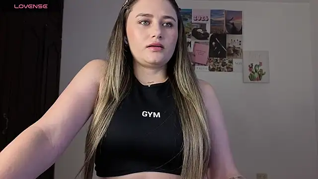 Snapshot of Veronika__Winslow_ chatting on 05.20.26 Veronika Winslow online show from 05.20.26