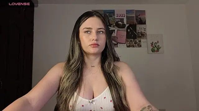 Snapshot of Veronika__Winslow_ chatting on 05.28.26 Veronika Winslow online show from 05.28.26