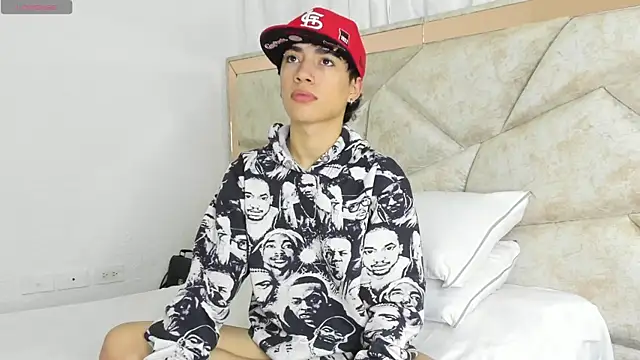 Snapshot of Thiago_Divine_ chatting on 09.18.25 Thiago Divine online show from 09.18.25