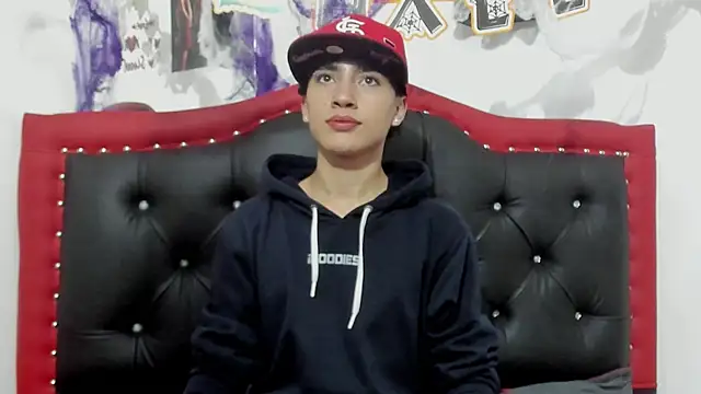 Snapshot of Thiago_Divine_ chatting on 10.17.25 Thiago Divine online show from 10.17.25