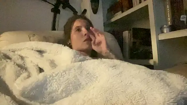 Snapshot of dddasani chatting on 10.04.25 dddasani online show from 10.04.25