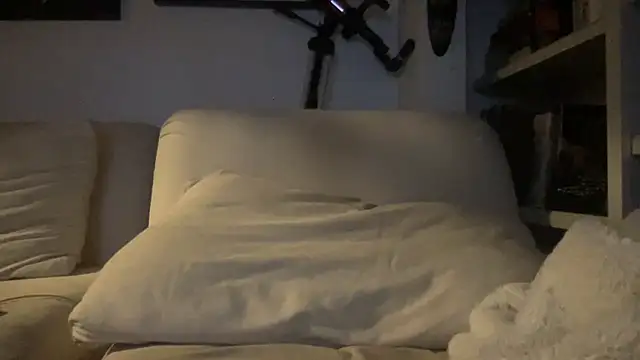 Snapshot of dddasani chatting on 10.18.25 dddasani online show from 10.18.25