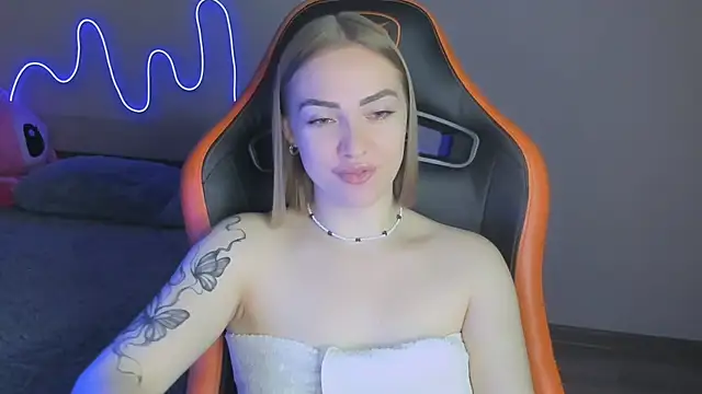 LaraKrein lk online show from 11.16.25