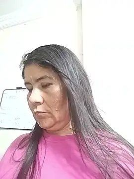 Snapshot of kiraGeiner chatting on 09.30.25 kiraGeiner online show from 09.30.25