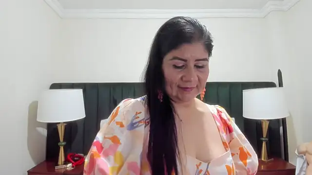 Snapshot of kiraGeiner chatting on 10.16.25 kiraGeiner online show from 10.16.25