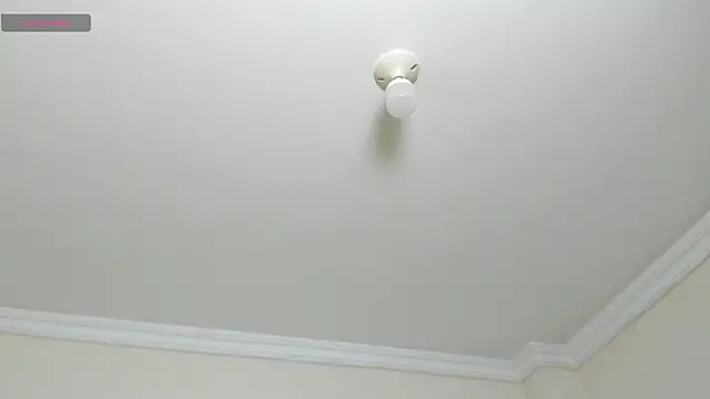 Snapshot of kiraGeiner chatting on 11.04.25 kiraGeiner online show from 11.04.25