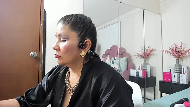 kiraGeiner online show from 01.17.26