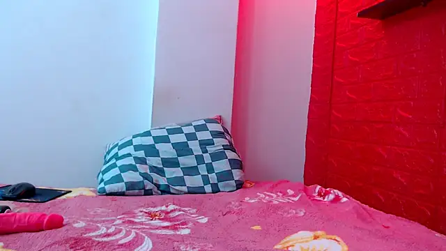 Snapshot of bdsmforever18 chatting on 10.17.25 bdsmforever18 online show from 10.17.25