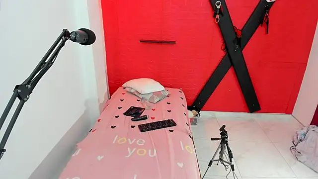 Snapshot of bdsmforever18 chatting on 07.26.26 bdsmforever18 online show from 07.26.26