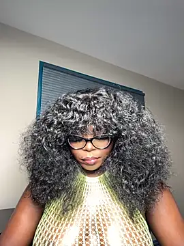 Snapshot of WomanNextdoor1 chatting on 09.23.25 WomanNextdoor1 online show from 09.23.25