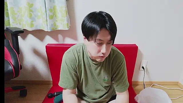 Snapshot of oyu_kun chatting on 02.22.26 oyu kun online show from 02.22.26