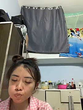Snapshot of Minee1202 chatting on 05.27.26 Minee1202 online show from 05.27.26