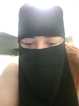 Snapshot of _Douna_-_ chatting on 10.02.25 Douna - online show from 10.02.25