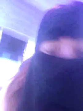 Snapshot of _Douna_-_ chatting on 10.05.25 Douna - online show from 10.05.25