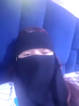 Snapshot of _Douna_-_ chatting on 10.12.25 Douna - online show from 10.12.25