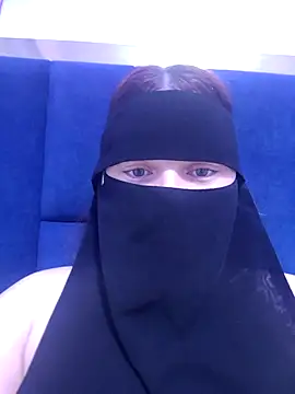 Snapshot of _Douna_-_ chatting on 10.13.25 Douna - online show from 10.13.25