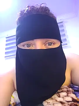 Snapshot of _Douna_-_ chatting on 10.16.25 Douna - online show from 10.16.25