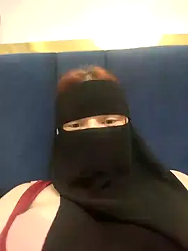 Snapshot of _Douna_-_ chatting on 10.21.25 Douna - online show from 10.21.25