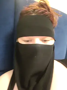 Snapshot of _Douna_-_ chatting on 10.24.25 Douna - online show from 10.24.25