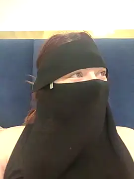 Snapshot of _Douna_-_ chatting on 10.26.25 Douna - online show from 10.26.25