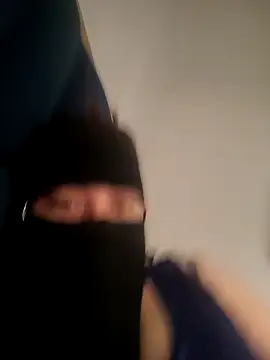 Snapshot of _Douna_-_ chatting on 10.31.25 Douna - online show from 10.31.25