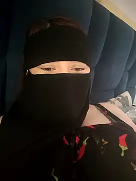 Snapshot of _Douna_-_ chatting on 11.05.25 Douna - online show from 11.05.25