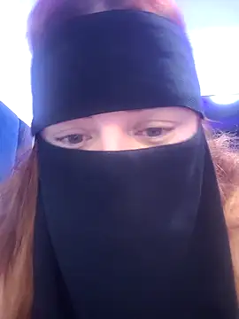 Snapshot of _Douna_-_ chatting on 11.06.25 Douna - online show from 11.06.25