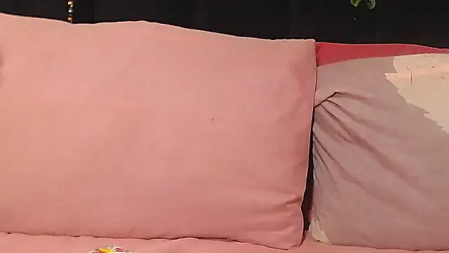 AmazingDarkDoll online show from 11.20.25