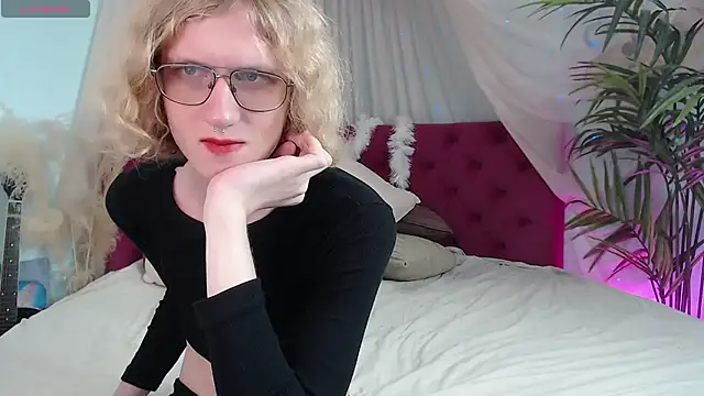 Snapshot of HarryBrain_ chatting on 11.01.25 HarryBrain online show from 11.01.25