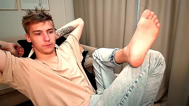 Snapshot of MrSexyCum4U chatting on 10.01.25 MrSexyCum4U online show from 10.01.25