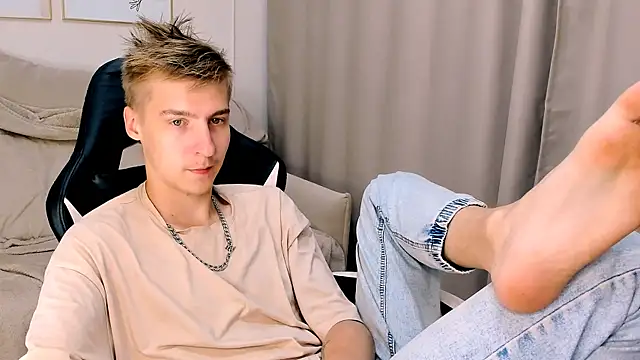 Snapshot of MrSexyCum4U chatting on 10.03.25 MrSexyCum4U online show from 10.03.25