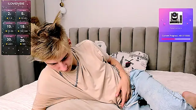 Snapshot of MrSexyCum4U chatting on 10.05.25 MrSexyCum4U online show from 10.05.25