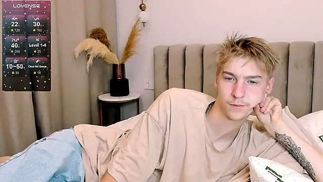 Snapshot of MrSexyCum4U chatting on 10.06.25 MrSexyCum4U online show from 10.06.25