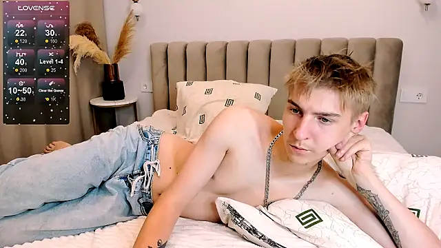 Snapshot of MrSexyCum4U chatting on 10.07.25 MrSexyCum4U online show from 10.07.25