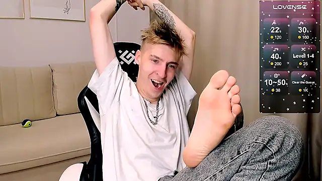 Snapshot of MrSexyCum4U chatting on 10.24.25 MrSexyCum4U online show from 10.24.25