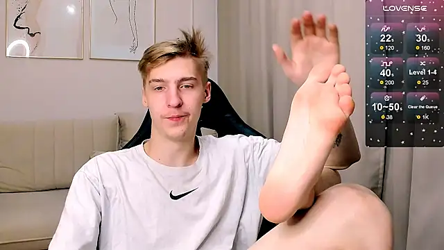 Snapshot of MrSexyCum4U chatting on 11.05.25 MrSexyCum4U online show from 11.05.25