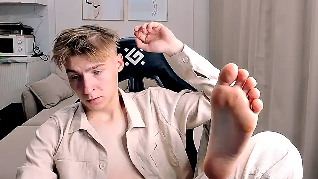 Snapshot of MrSexyCum4U chatting on 11.20.25 MrSexyCum4U online show from 11.20.25