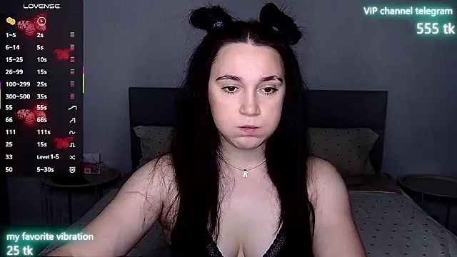 Snapshot of Eliz_v_tta chatting on 09.15.25 Eliz v tta online show from 09.15.25