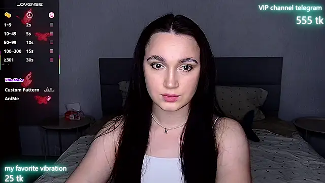 Snapshot of Eliz_v_tta chatting on 09.16.25 Eliz v tta online show from 09.16.25
