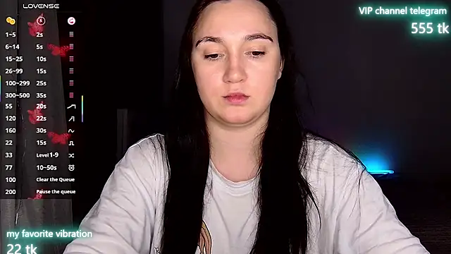 Snapshot of Eliz_v_tta chatting on 10.10.25 Eliz v tta online show from 10.10.25