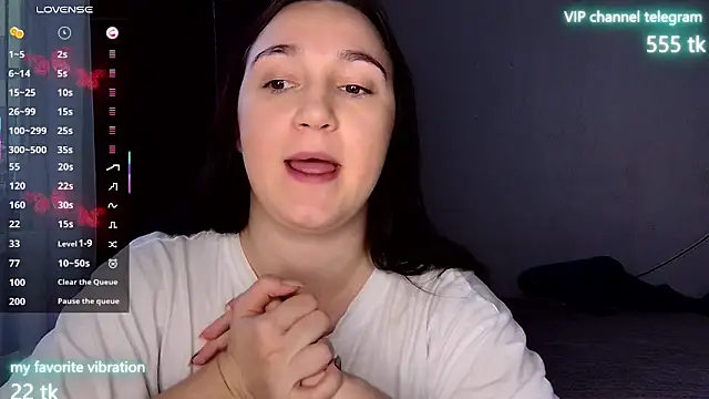 Snapshot of Eliz_v_tta chatting on 10.11.25 Eliz v tta online show from 10.11.25