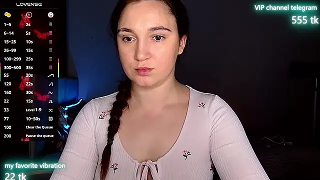 Snapshot of Eliz_v_tta chatting on 10.13.25 Eliz v tta online show from 10.13.25