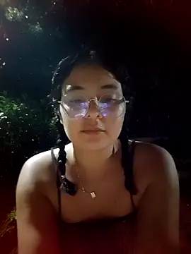 Snapshot of Lily-o chatting on 10.09.25 Lily-o online show from 10.09.25