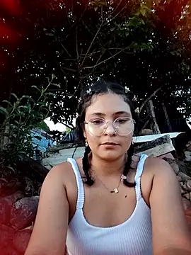 Snapshot of Lily-o chatting on 10.10.25 Lily-o online show from 10.10.25