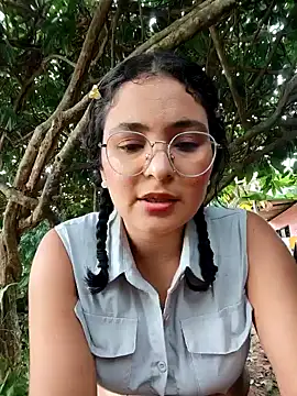 Snapshot of Lily-o chatting on 10.23.25 Lily-o online show from 10.23.25