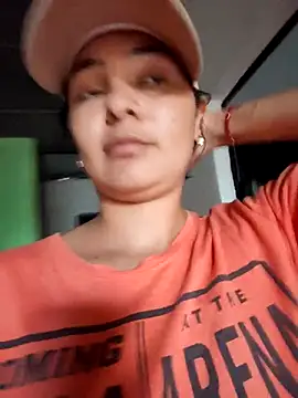 Snapshot of Lily-o chatting on 10.24.25 Lily-o online show from 10.24.25