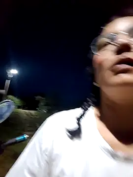 Snapshot of Lily-o chatting on 10.26.25 Lily-o online show from 10.26.25