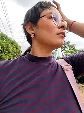 Snapshot of Lily-o chatting on 10.29.25 Lily-o online show from 10.29.25